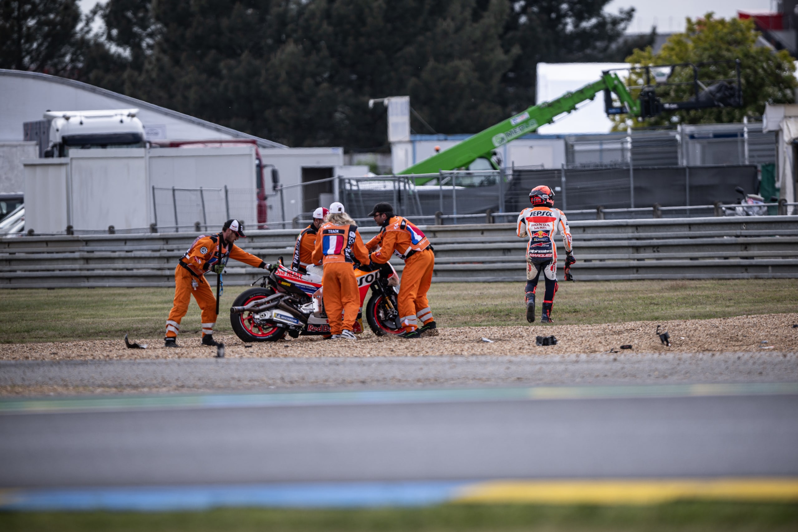 La caduta di Marc Marquez al GP di Francia