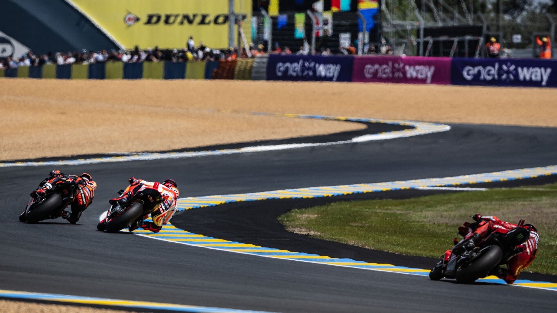 GP Francia, le foto più clamorose della MotoGP di oggi