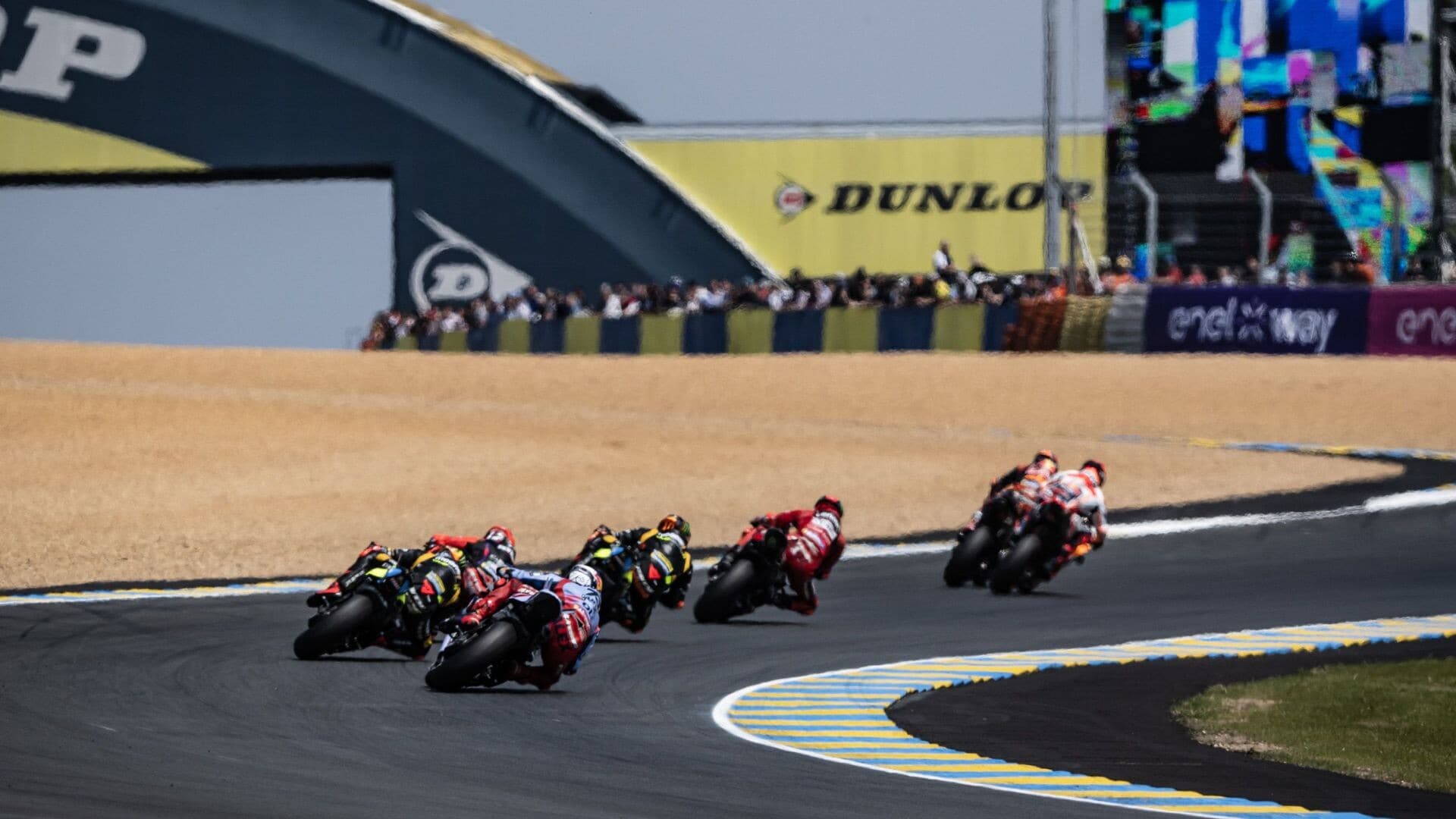 GP Francia, le foto più clamorose della MotoGP di oggi