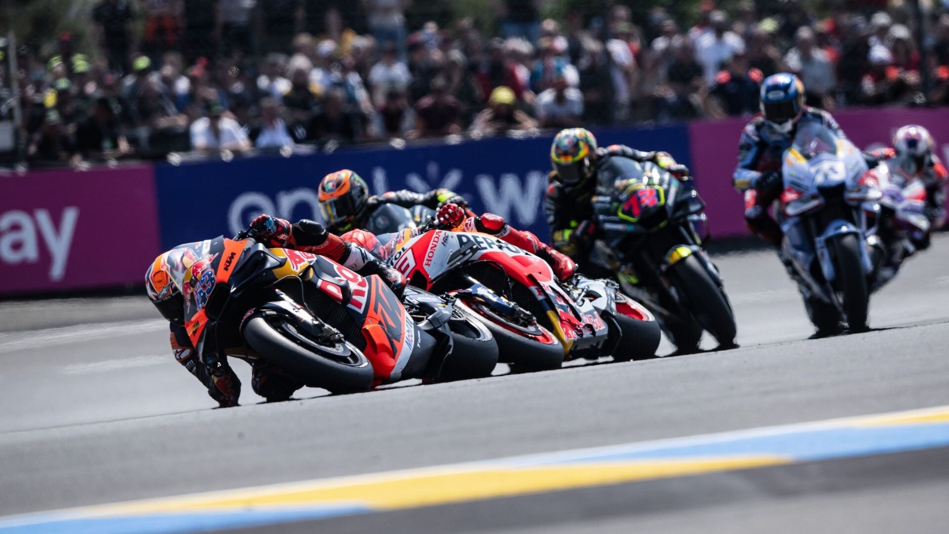 GP Francia, le foto più clamorose della MotoGP di oggi