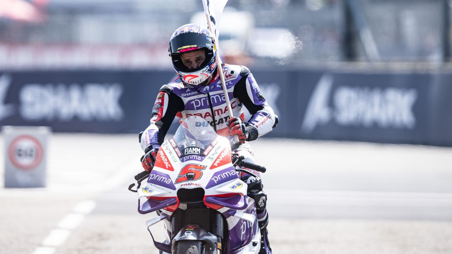 GP Francia, le foto più clamorose della MotoGP di oggi