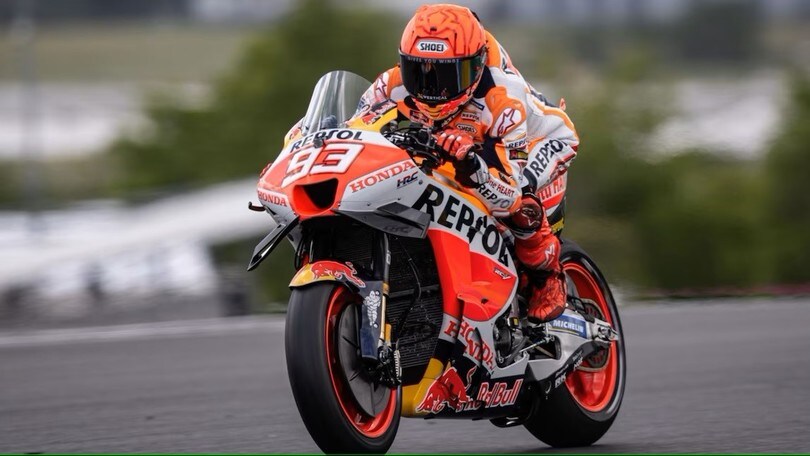 French GP: crashes and showmanship, Marc Marquez is back