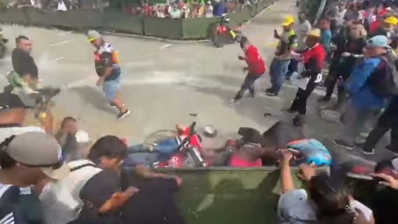 Tragedia durante una gara in Colombia: pilota investe il pubblico