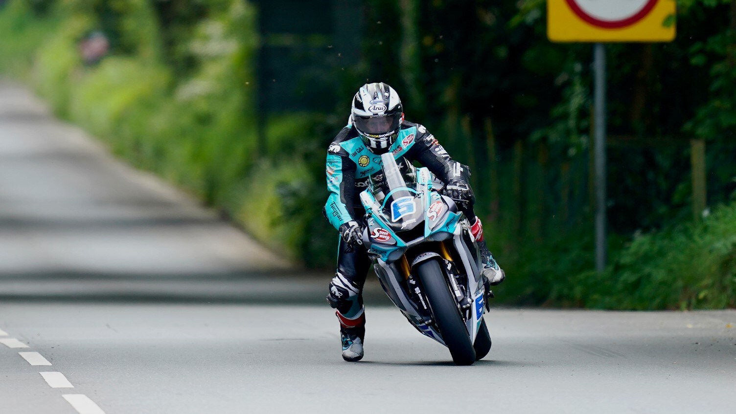TT 2023, Day 1: Michael Dunlop già al top in tutte le classi