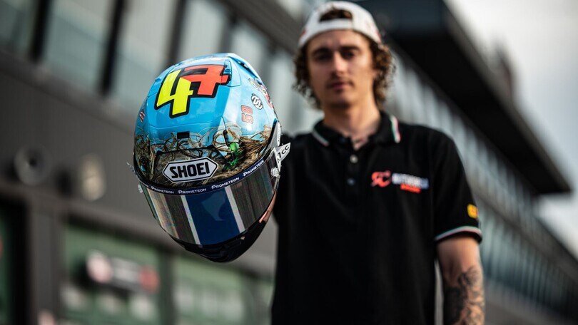 SBK, voglia d'estate per Bassani: ecco il casco speciale per Misano