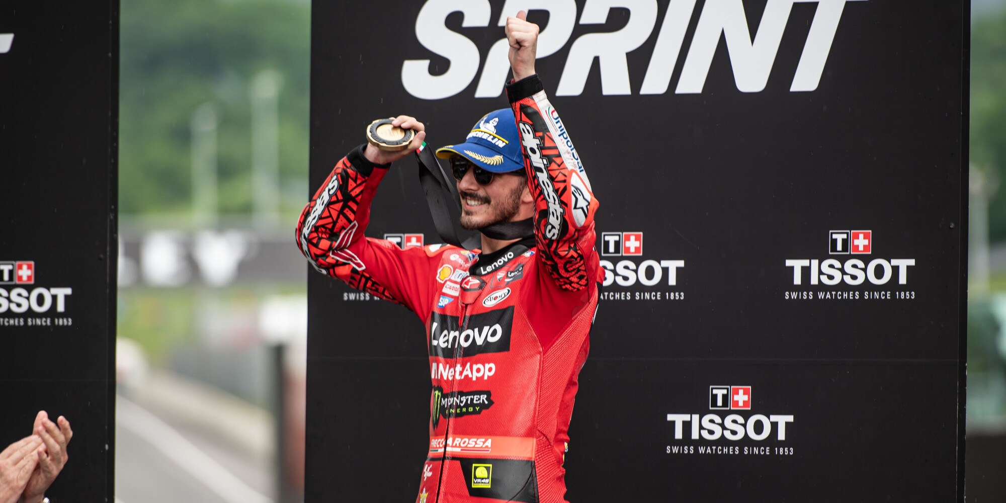 Tim accelera con la fibra: Pecco Bagnaia protagonista del nuovo spot
