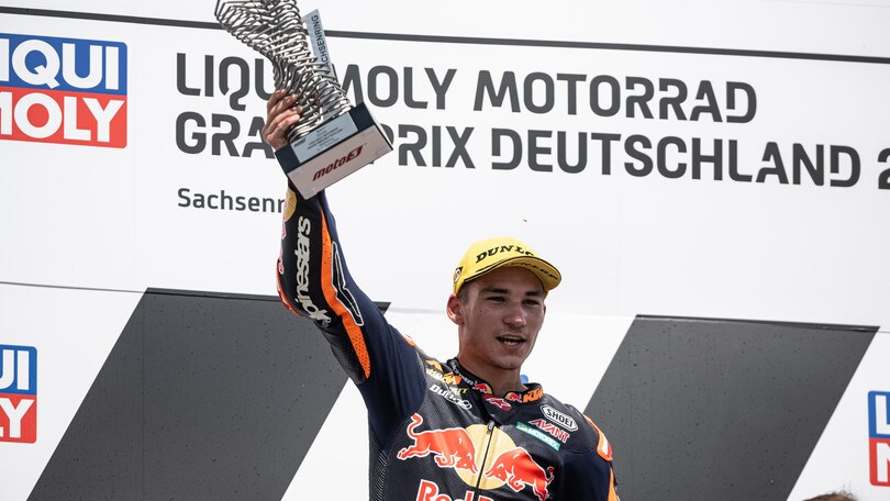 Moto3, Oncu al primo (sudato) successo in Germania