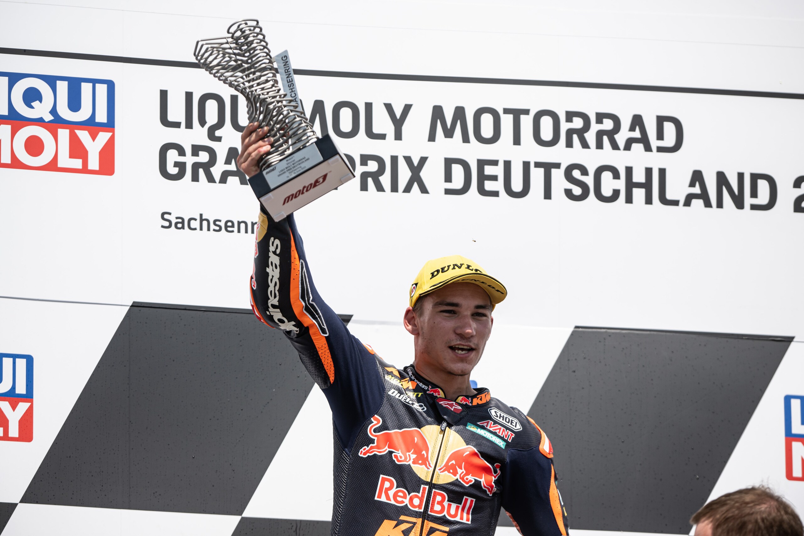 Moto3, Oncu al primo (sudato) successo in Germania