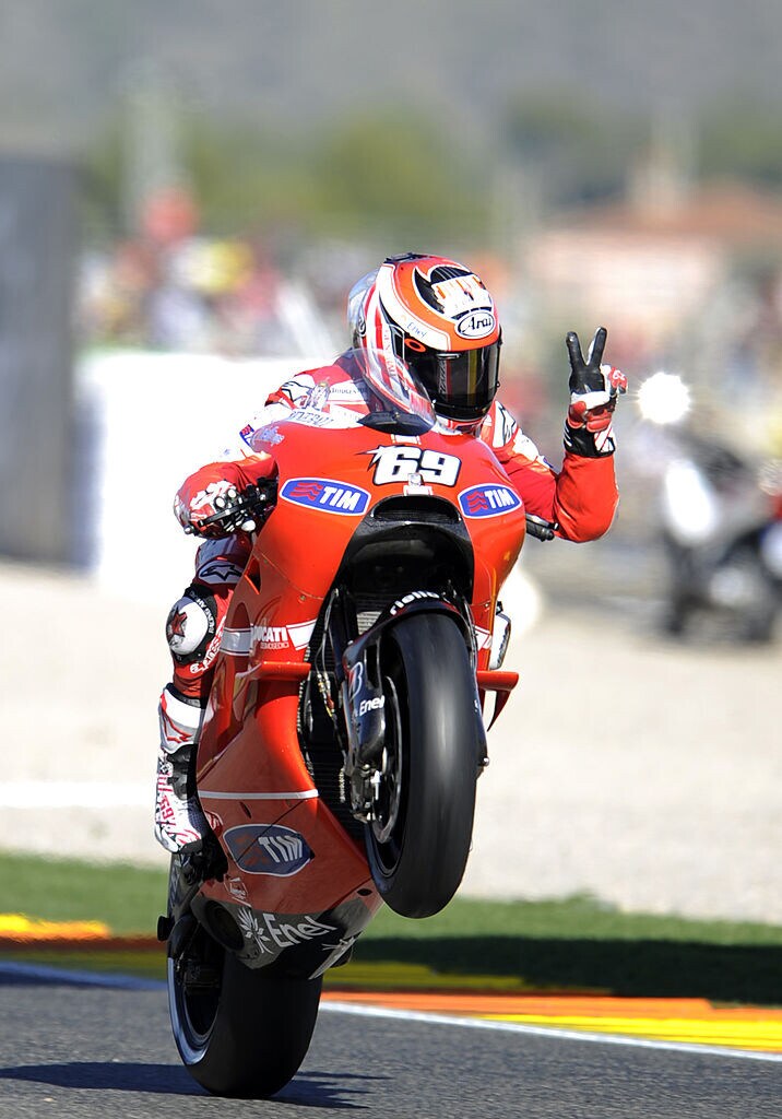 WheelieWednesday: le 10 impennate più belle in MotoGP