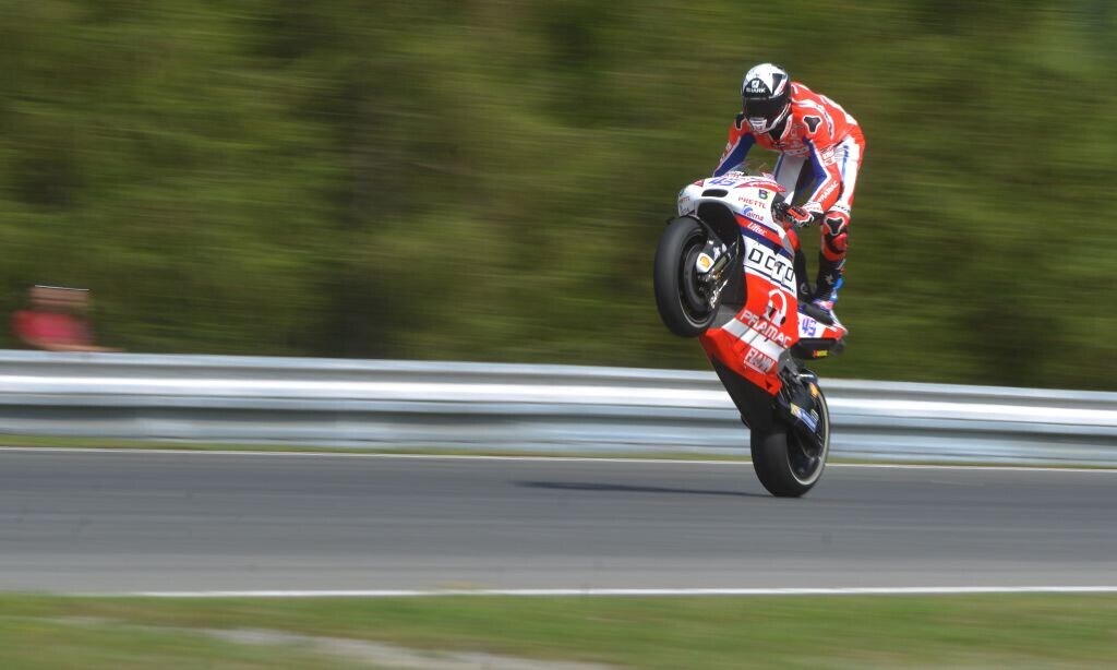 WheelieWednesday: le 10 impennate più belle in MotoGP