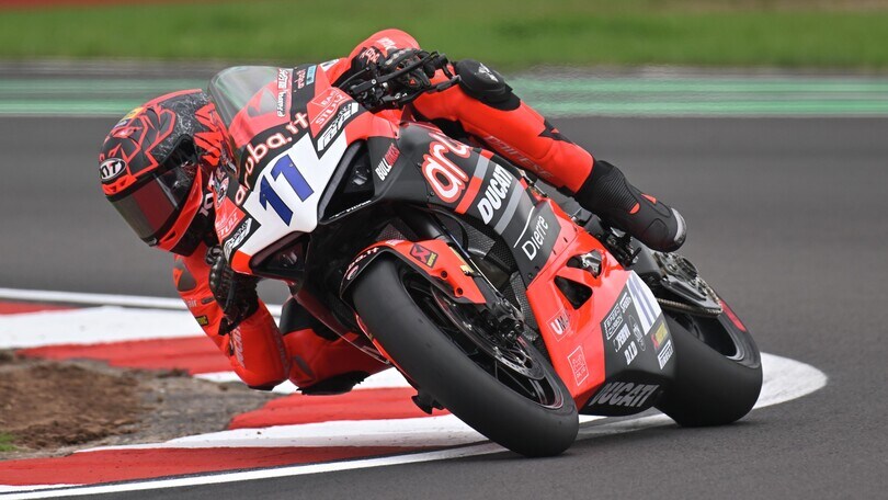SSP, Donington: Bulega senza rivali in Gara 2, podio tutto Ducati