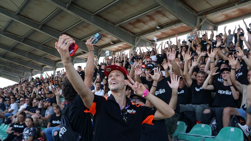 MotoGP, Aprilia dedica una tribuna ai suoi fan a Misano