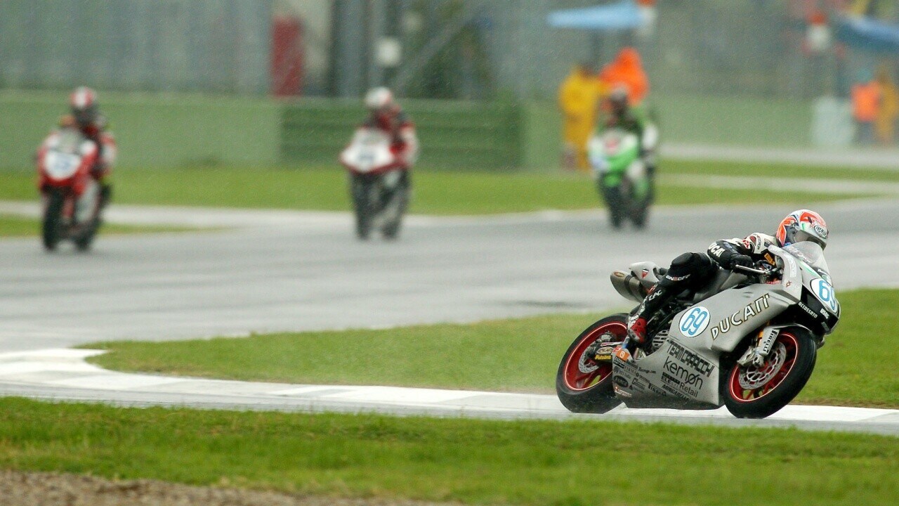 Vittoria in Supersport: Nannelli e l'acqua magica di Imola 2005