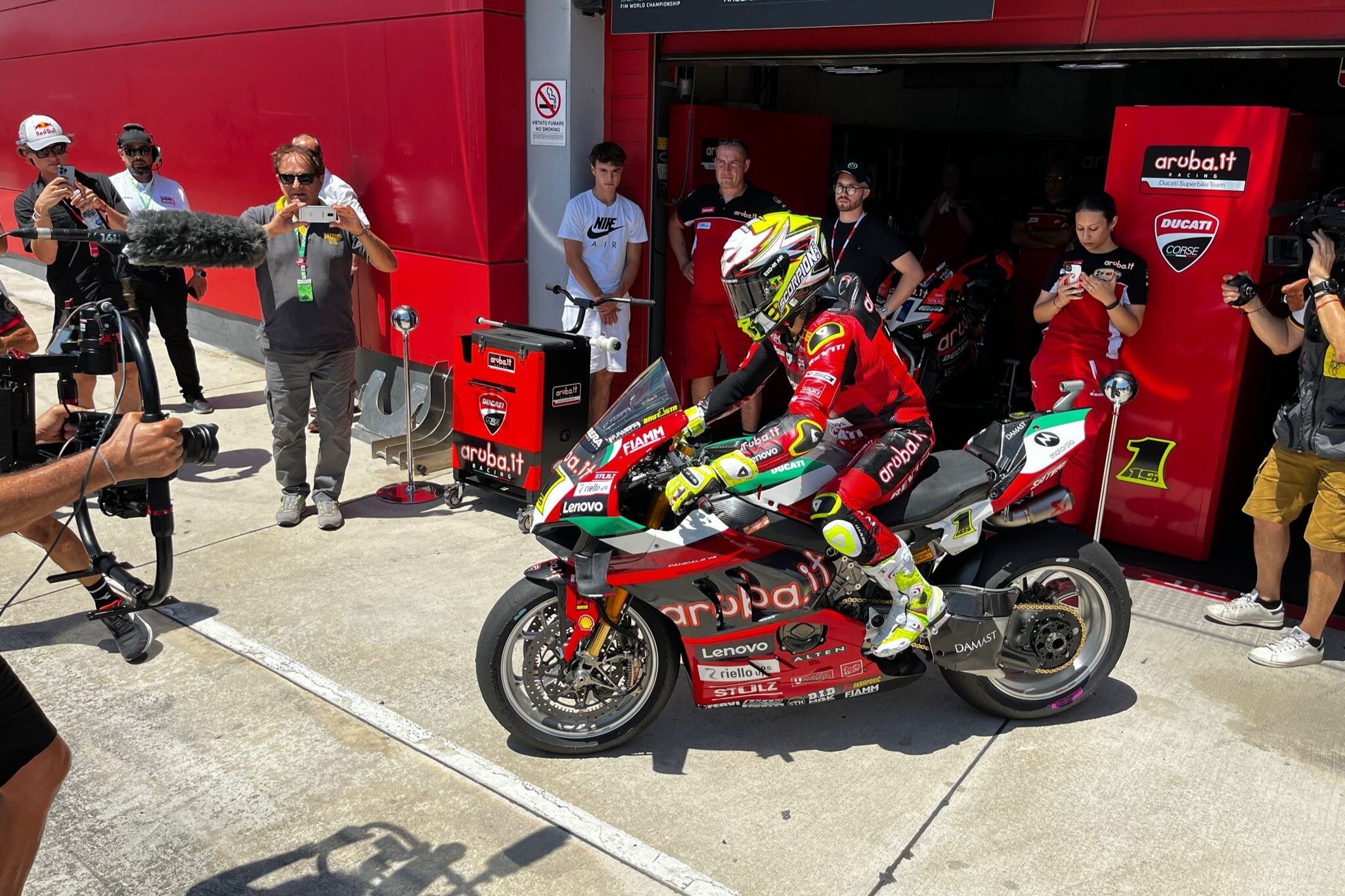 SBK Imola, Ducati svela la livrea tricolore