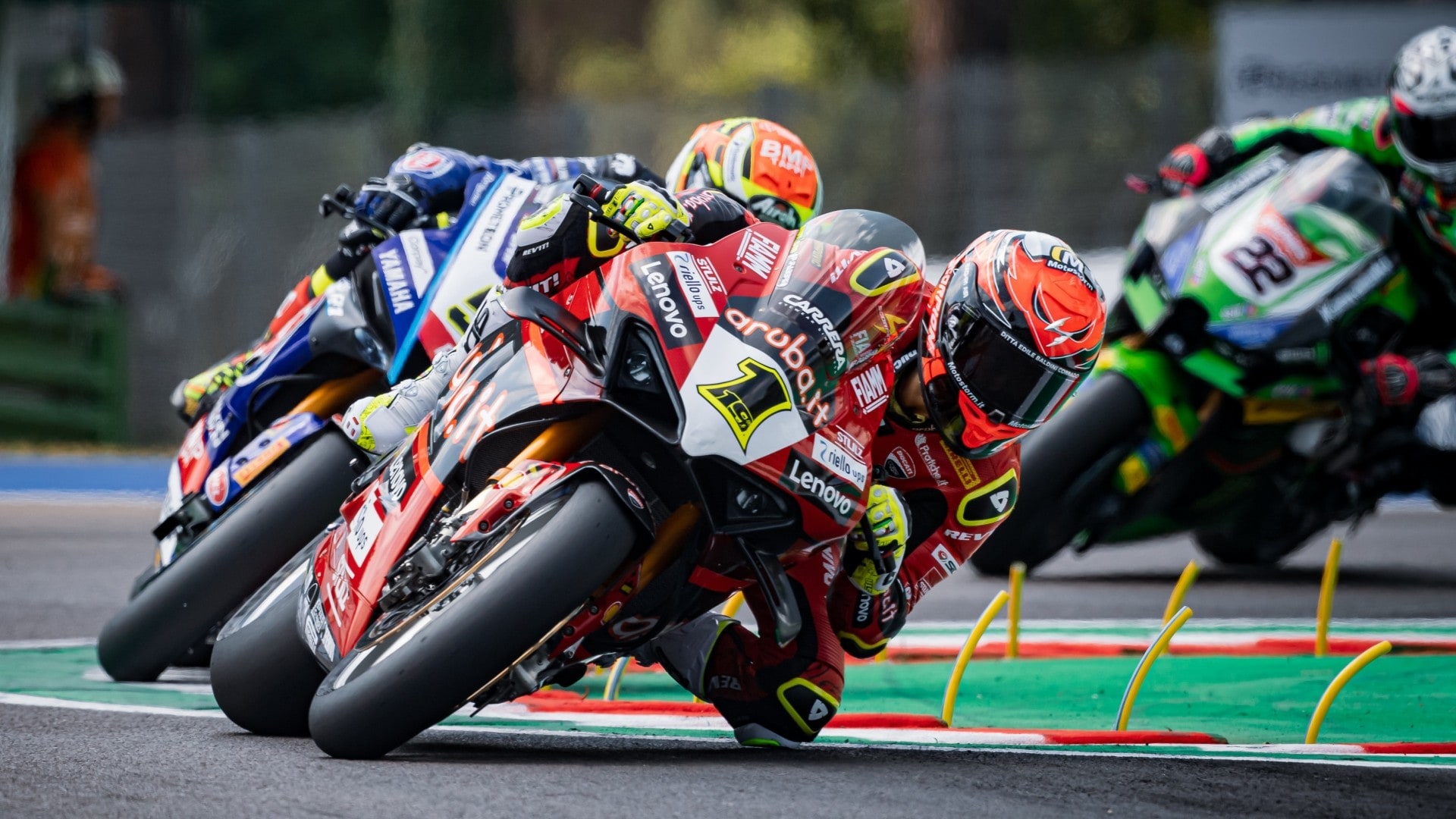 SBK, Imola è Bautistaland: vittoria in Gara 1 davanti a Razgatlioglu, 4° Locatelli