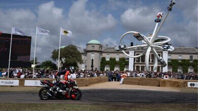 La parata dei campioni MotoGP a Goodwood