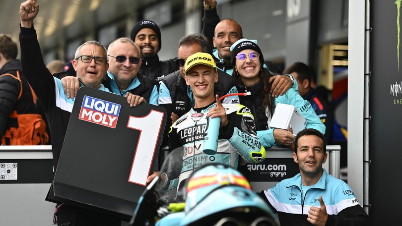 Moto3, Masia il poleman di Silverstone sul bagnato. 3° Holgado