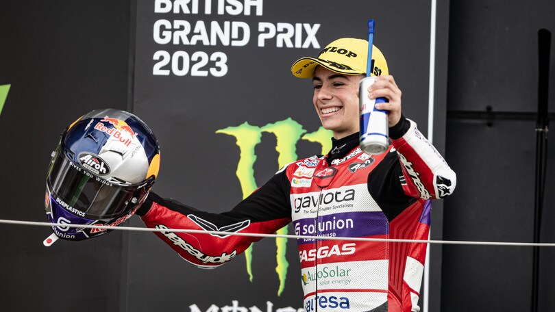 Moto3 Silverstone, David Alonso formidabile: vince e fa la Storia