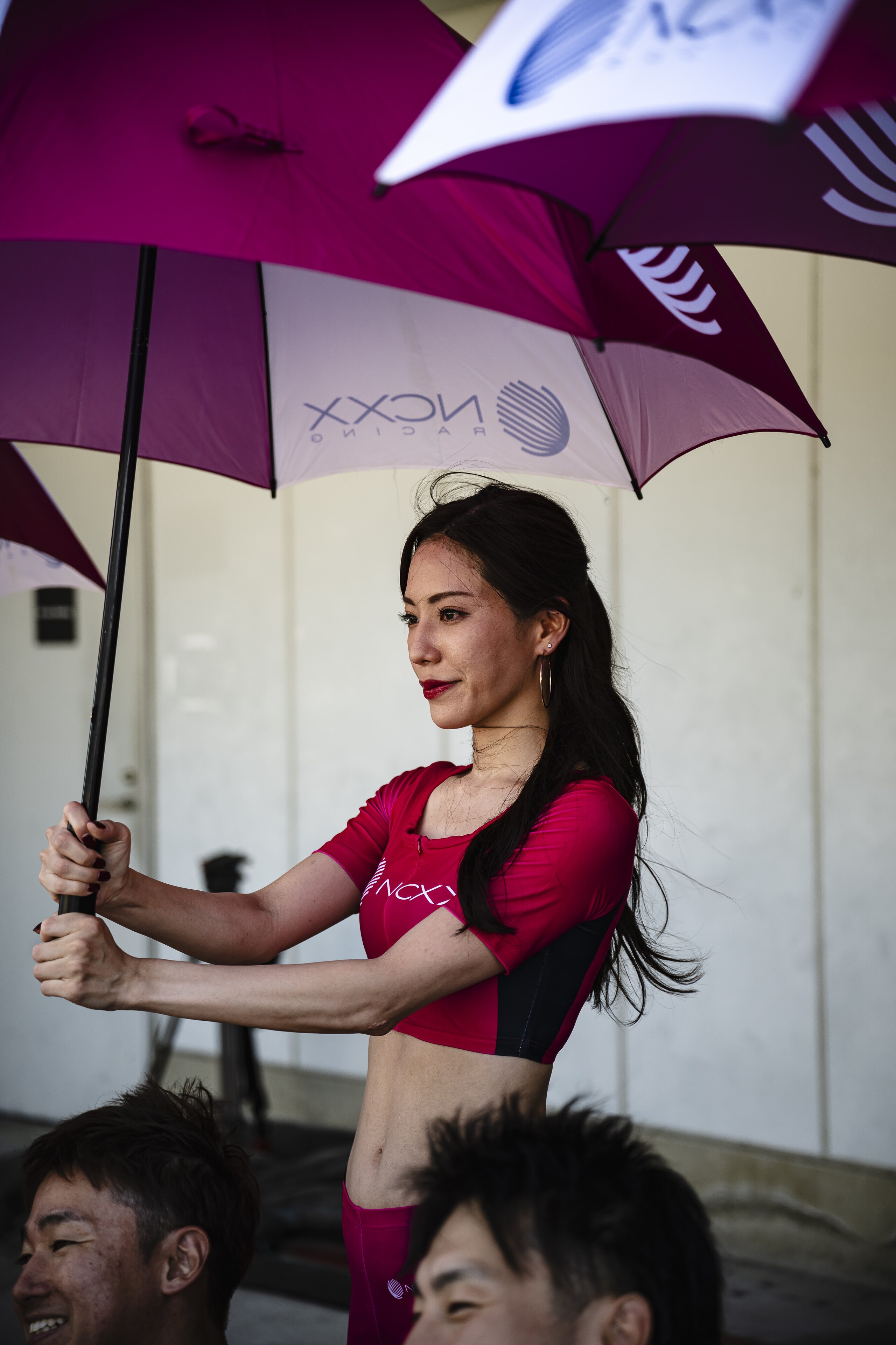 Ombrelline e... cosplayer: le ragazze della 8 Ore di Suzuka 2023