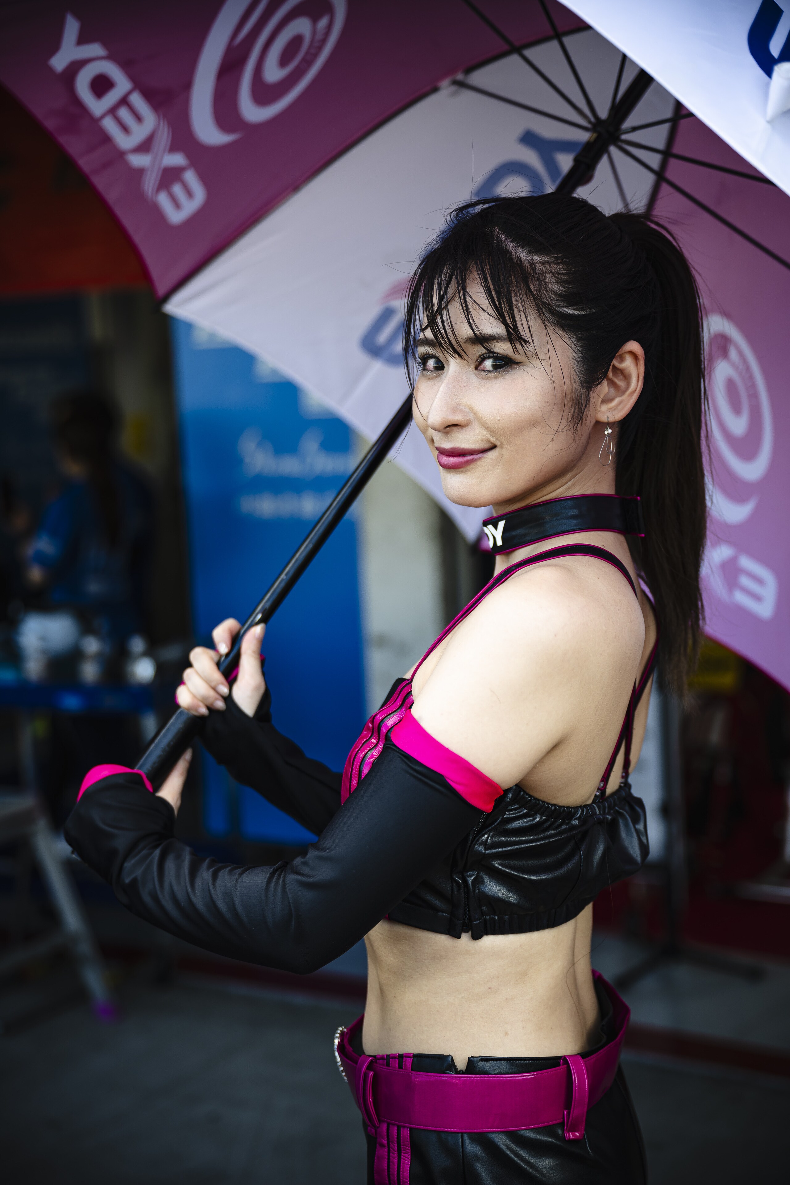 Ombrelline e... cosplayer: le ragazze della 8 Ore di Suzuka 2023
