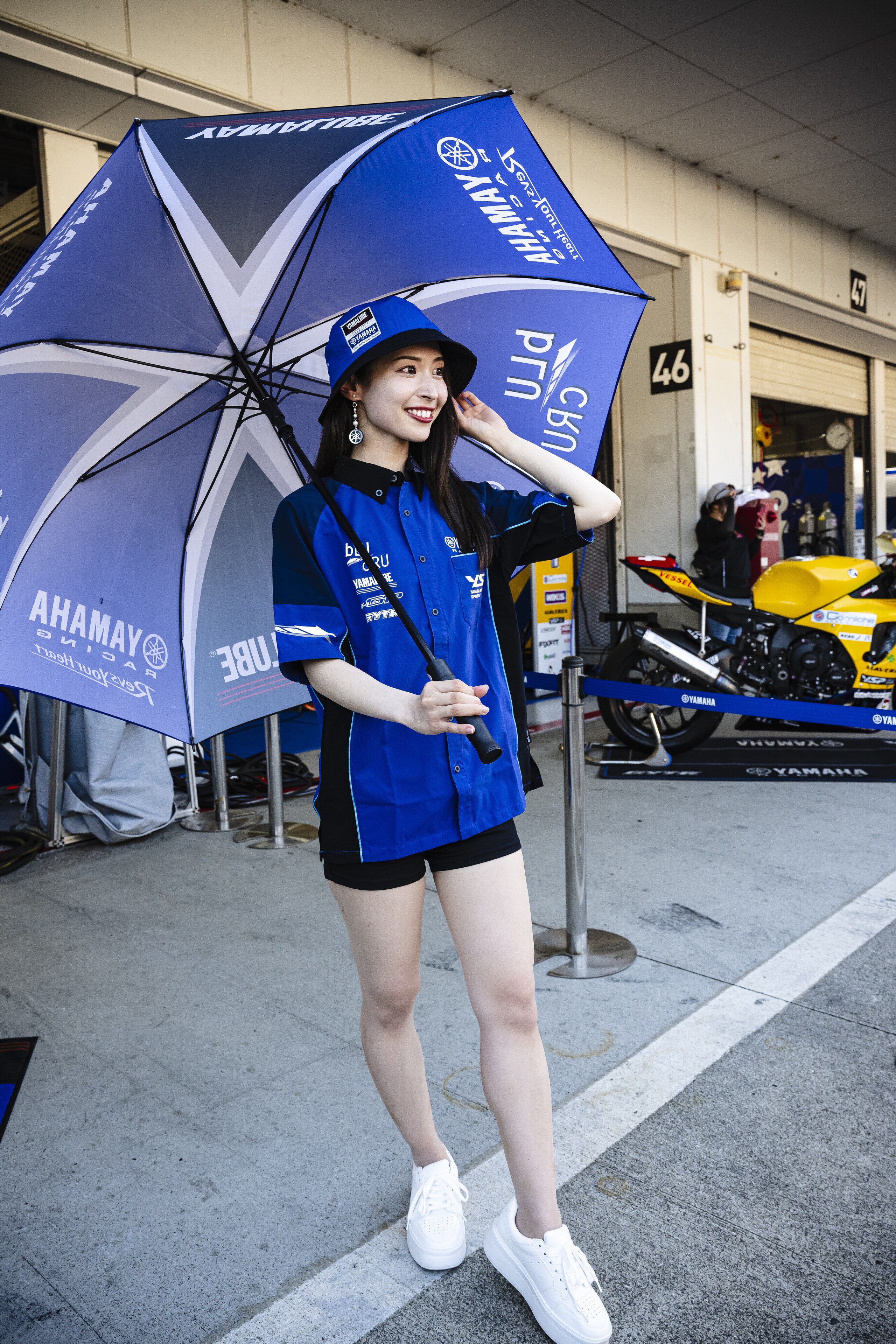 Ombrelline e... cosplayer: le ragazze della 8 Ore di Suzuka 2023