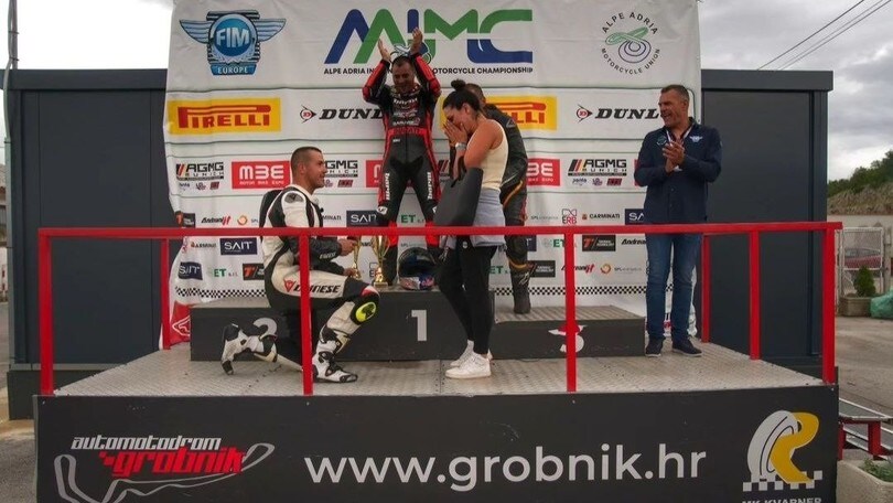 Alpe Adria: l'emozionante proposta di matrimonio sul podio di Rijeka