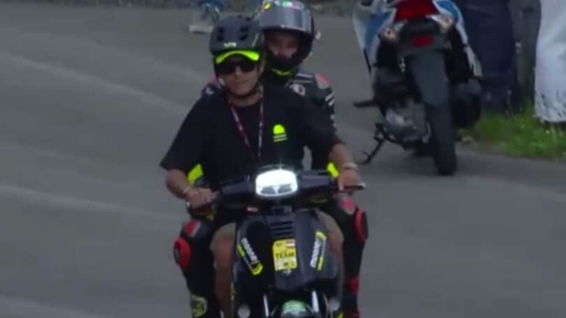MotoGP: Valentino Rossi tassista d'eccezione per Marco Bezzecchi
