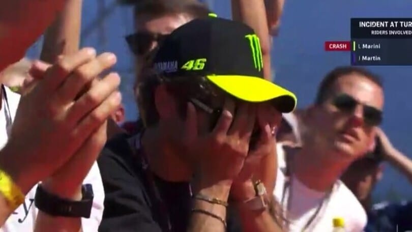 MotoGP, Valentino Rossi disperato: la reazione diventa virale
