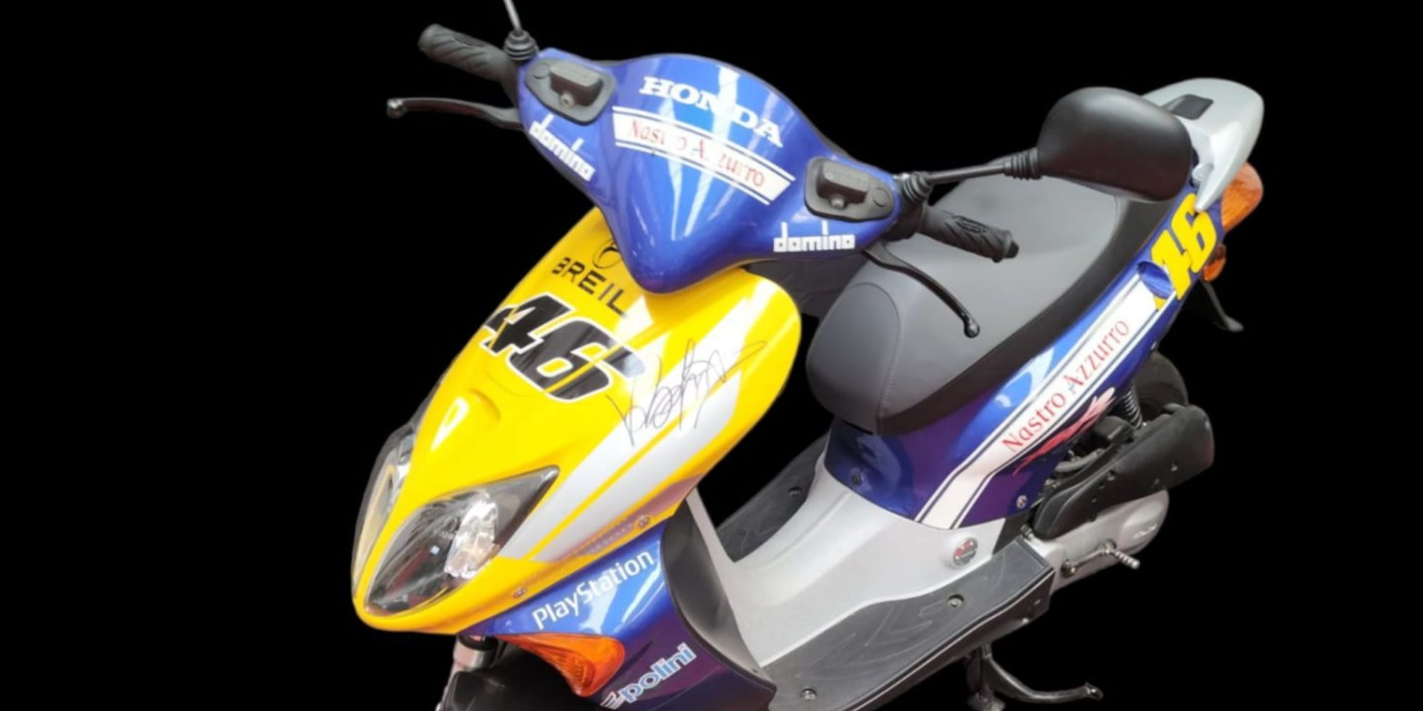 Valentino Rossi, all'asta lo scooter autografato