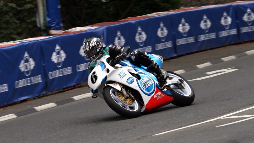 Manx GP: Michael Dunlop s'impone nella Classic SBK, bene Bonetti