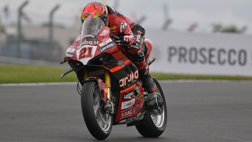 SBK, test Aragon: Rinaldi in vetta a metà del primo giorno