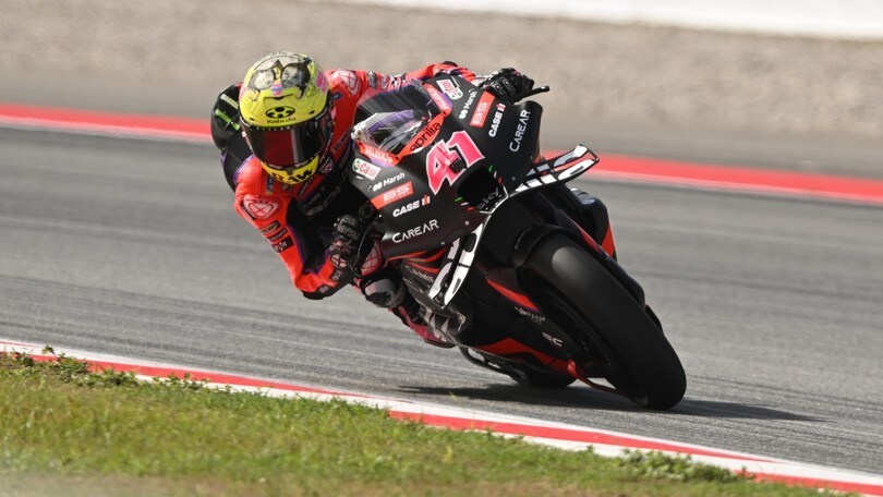 MotoGP Barcellona, Aprilia domina in FP1: Espargarò precede Vinales