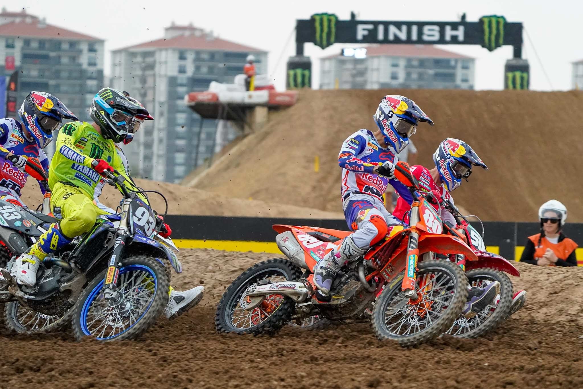 MX2: Langenfelder vince nella tempesta