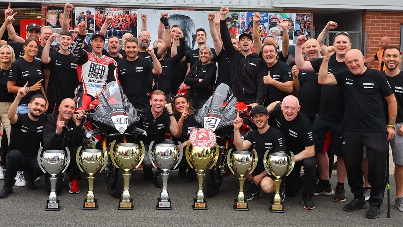 BSB: grande tripletta Ducati ad Oulton Park, nel ricordo di Paul Bird
