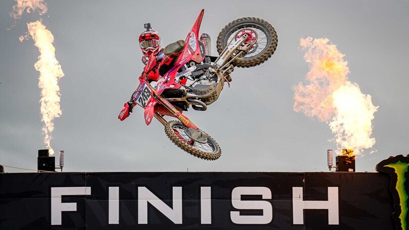 Gajser chiude la MXGP 2023 con un acuto