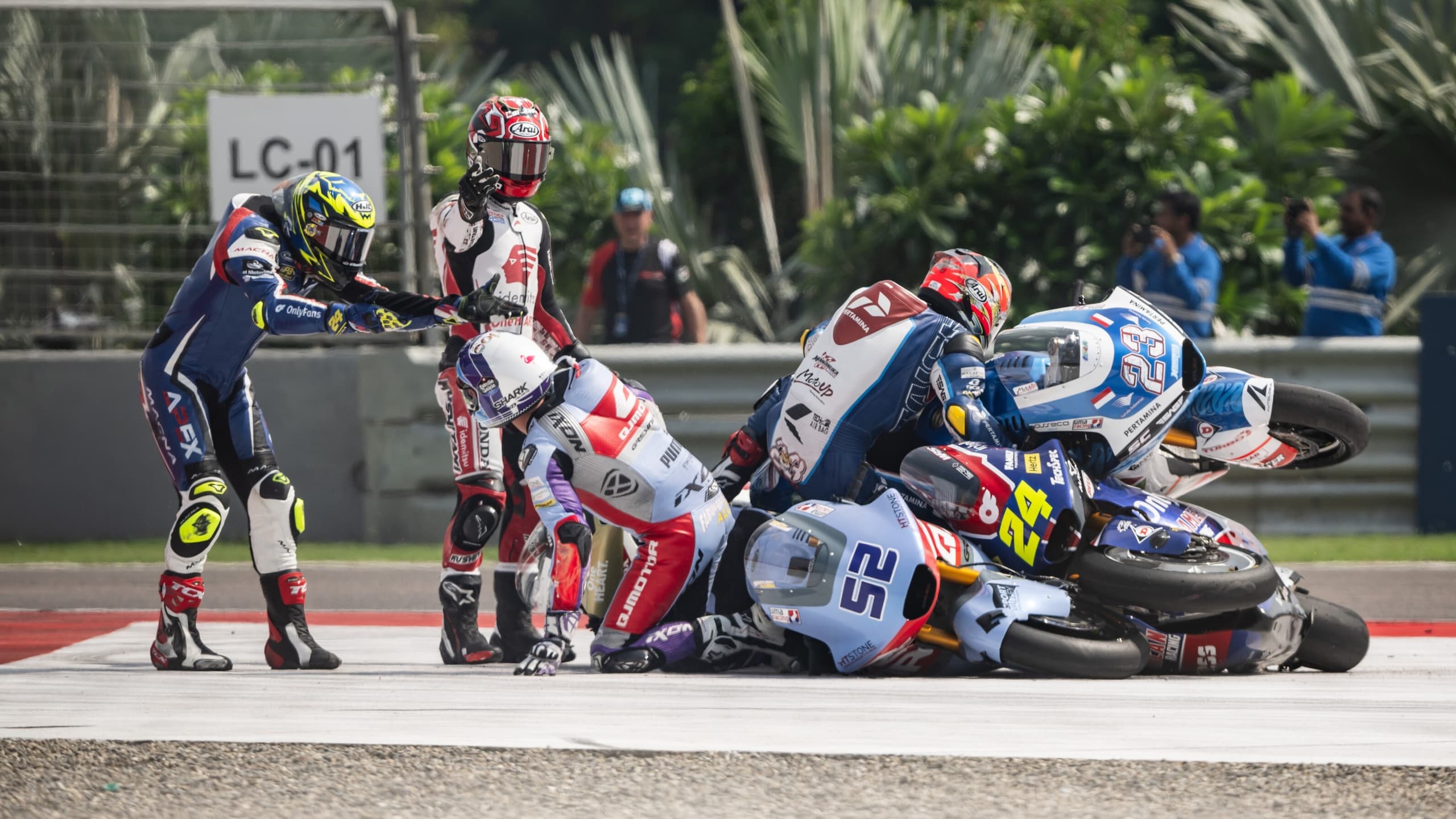 Moto2, dallo “strike” alla Top 10: il caotico GP dell'India di Ramirez