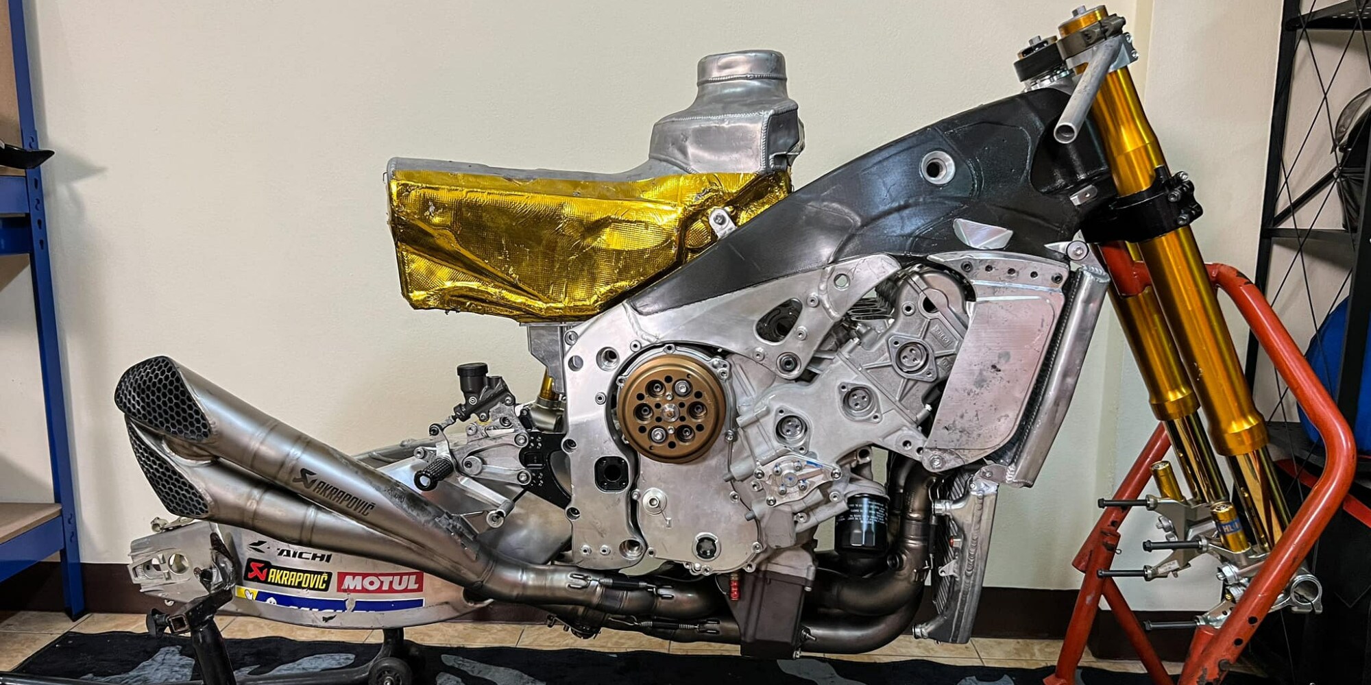 Suzuki MotoGP: quel che resta di una GSX-RR, in vendita… in Thailandia!
