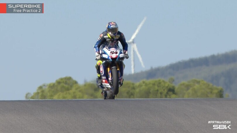 SBK: Razgatlioglu regala spettacolo sullo scollino di Portimao