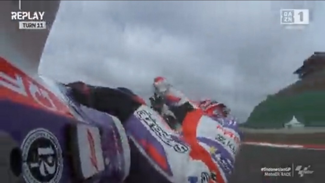 MotoGP Indonesia: Jorge Martin, le foto della clamorosa caduta