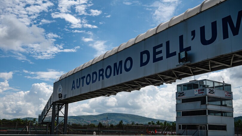 Tragedia a Magione: motociclista si schianta e muore