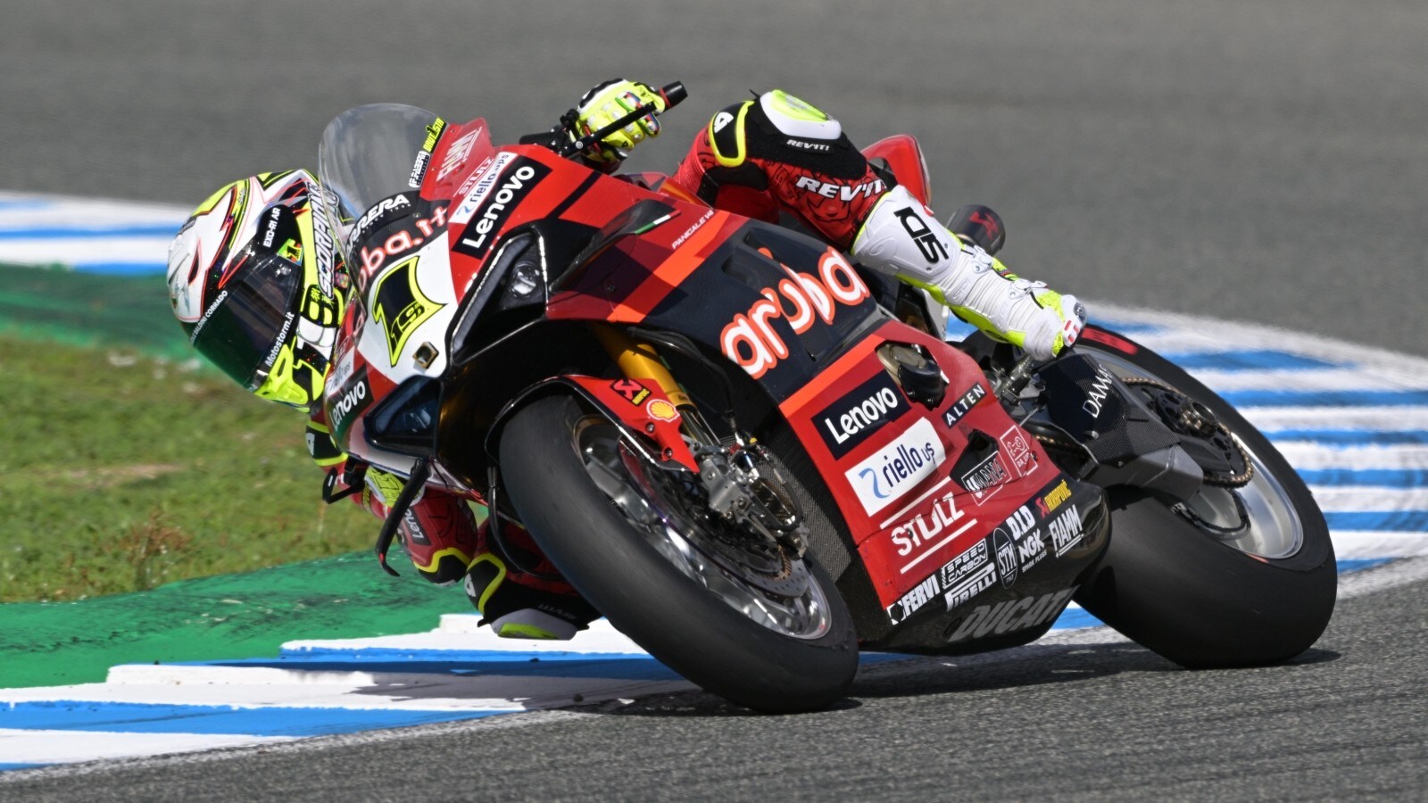 SBK, Bautista non è sazio: vittoria in Superpole Race, Bassani campione indipendente