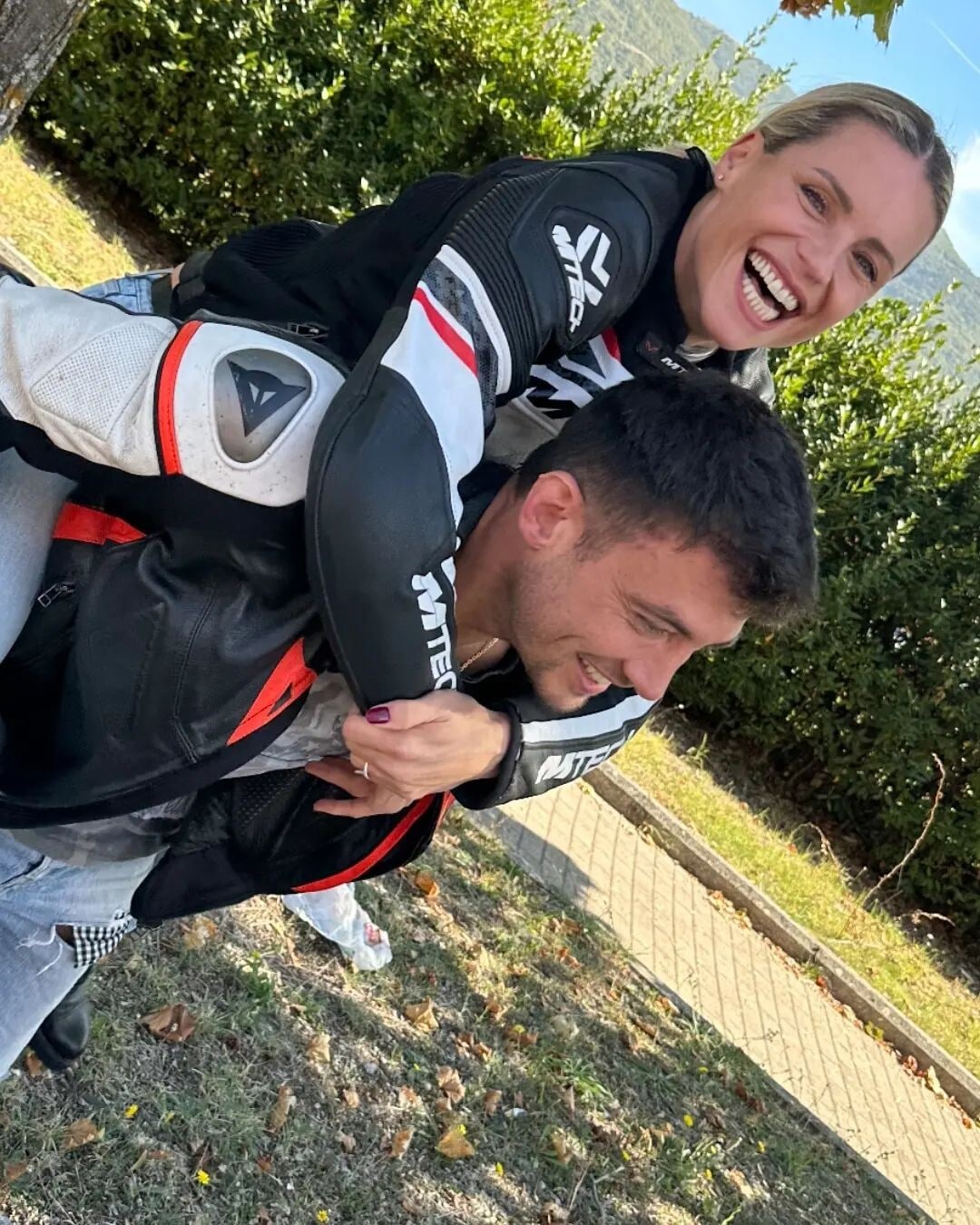 Michelle Hunziker, foto di passione in sella alla Ducati Panigale