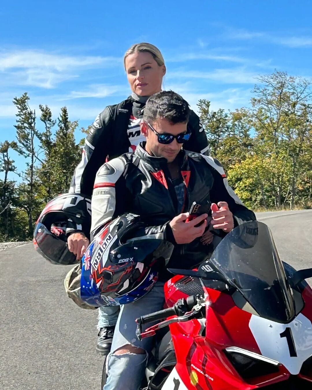 Michelle Hunziker, foto di passione in sella alla Ducati Panigale
