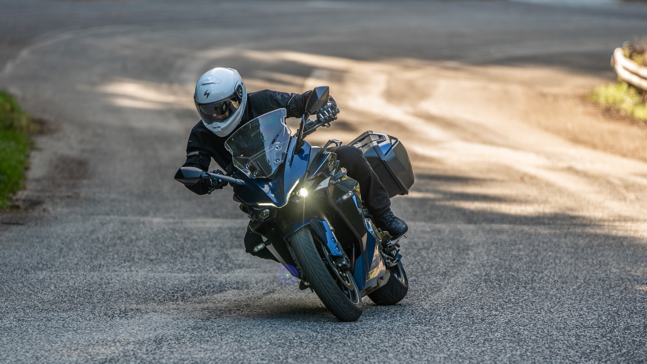 Sportive On The Road Suzuki Gsx-s1000Gt