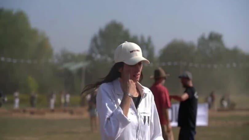 WHEELS AND WAVES: IL VIDEO DELLE SFIDE IN MOTO SULLA SABBIA