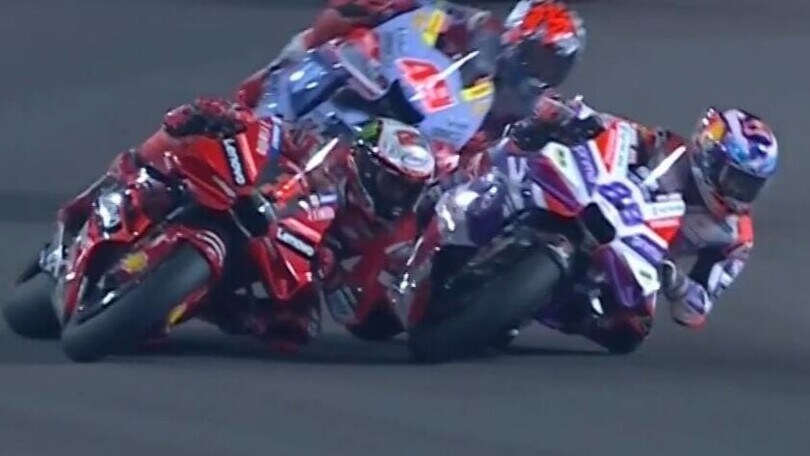 MotoGP Qatar: la "spallata" di Jorge Martin a Pecco Bagnaia