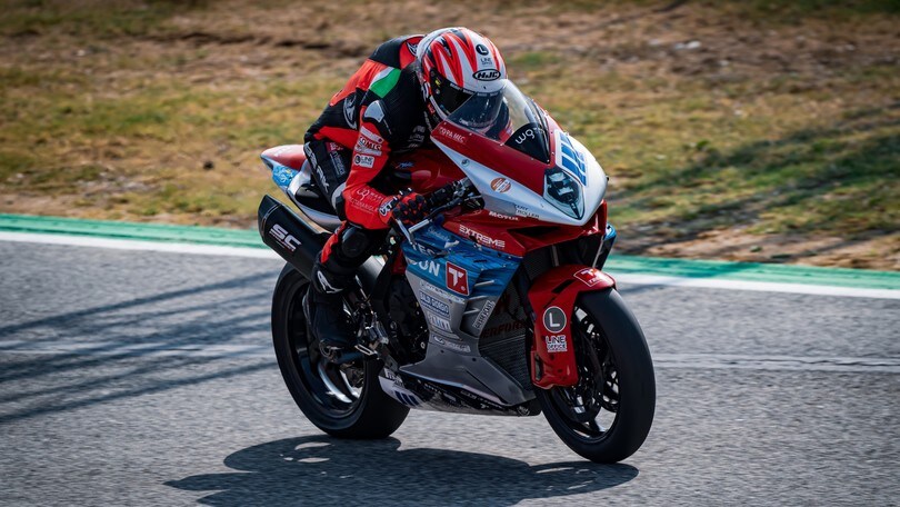 Doppia Top 10 nell'ESBK e rinnovo con MV: il gran weekend di Ottaviani