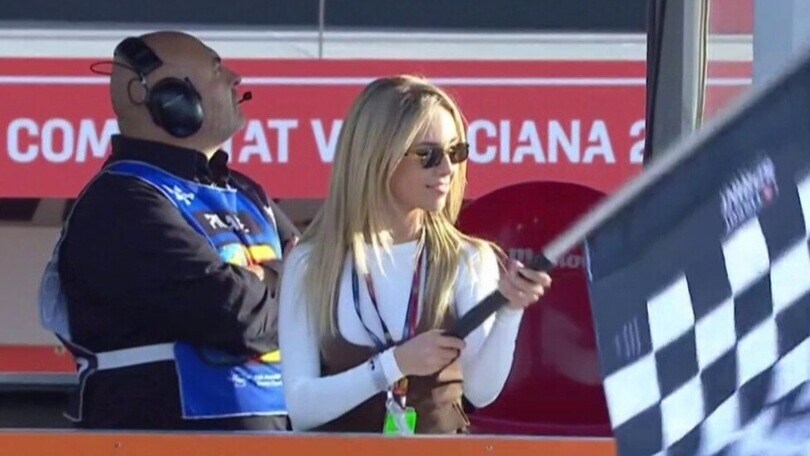 Ana Mena, star della MotoGP Sprint a Valencia