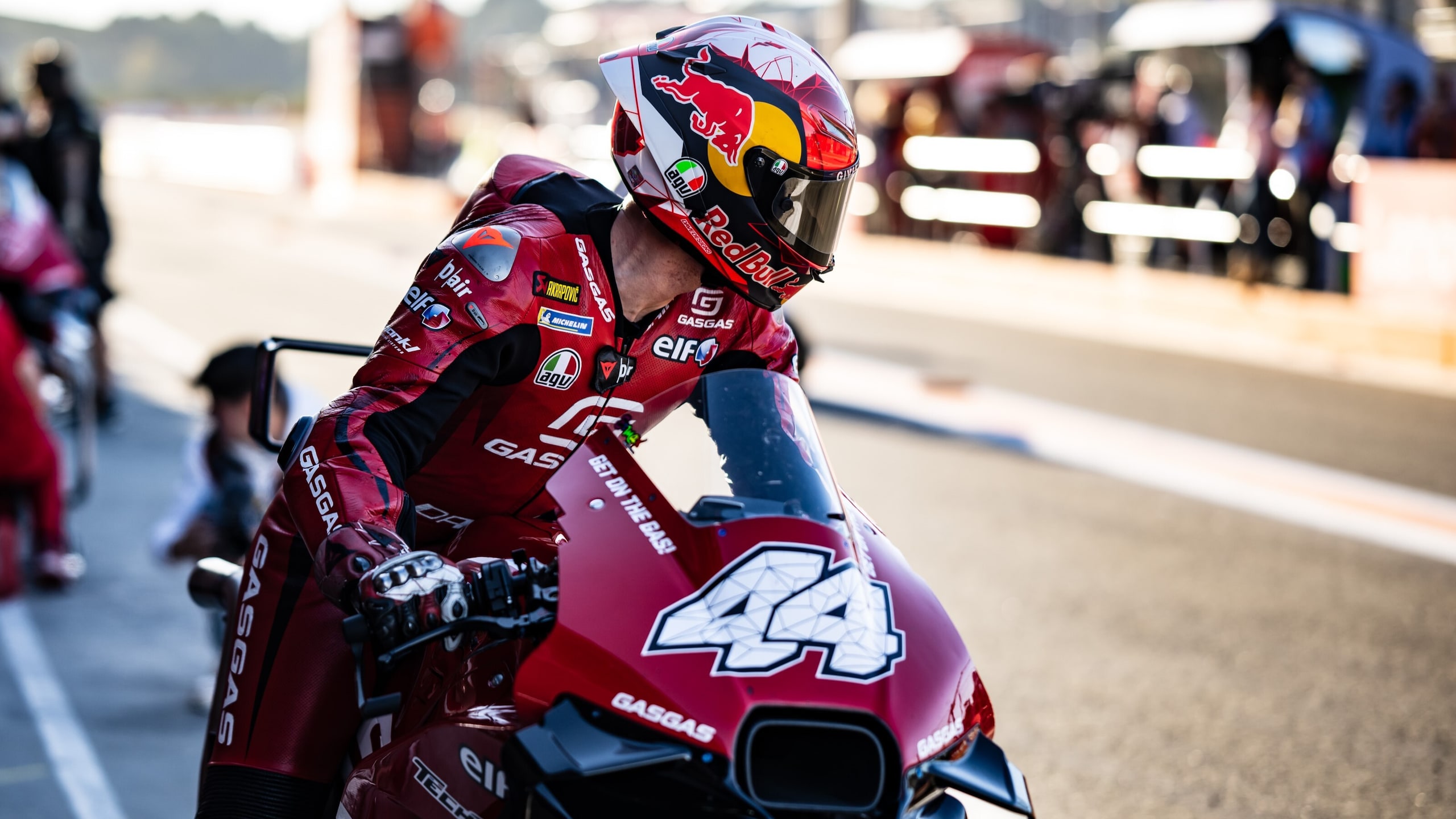 GP Valencia: il toccante messaggio del team Tech3 per Pol Espargaro