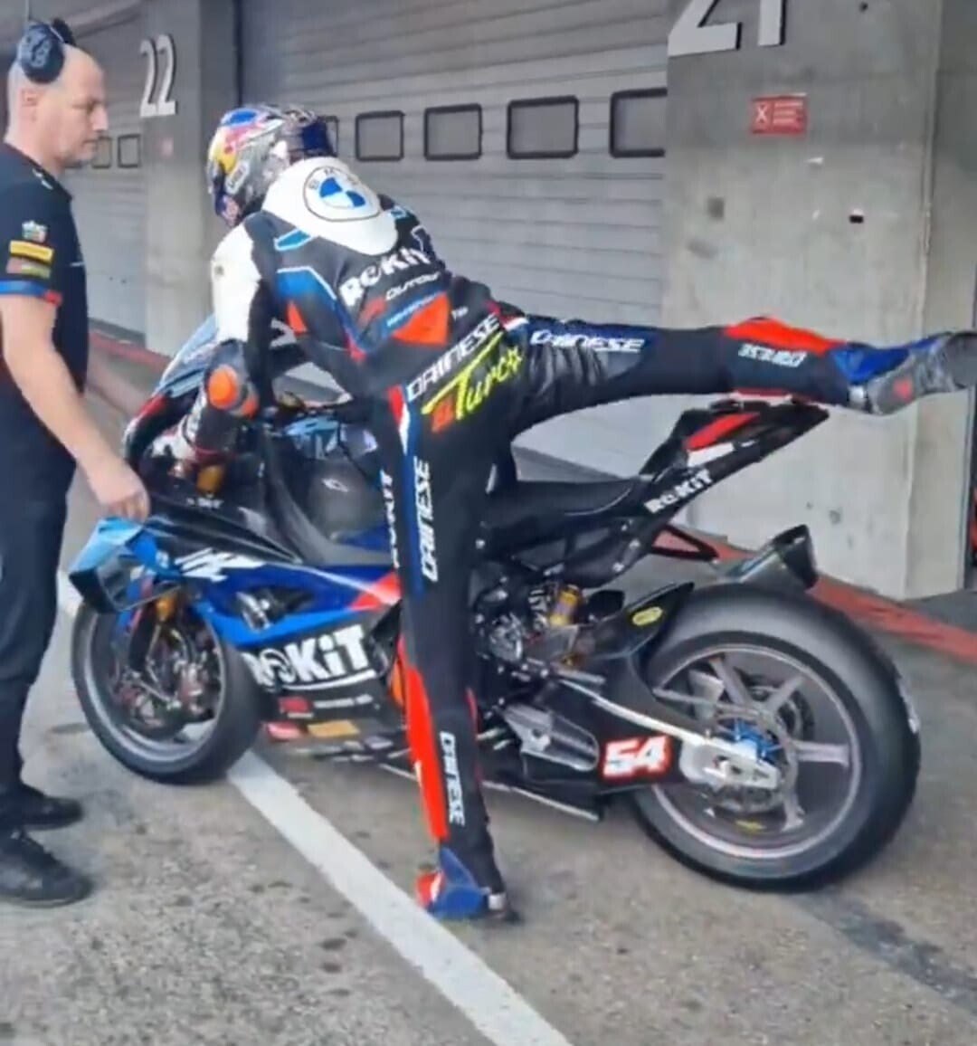 SBK, è già 2024: ecco Razgatlioglu in sella alla BMW